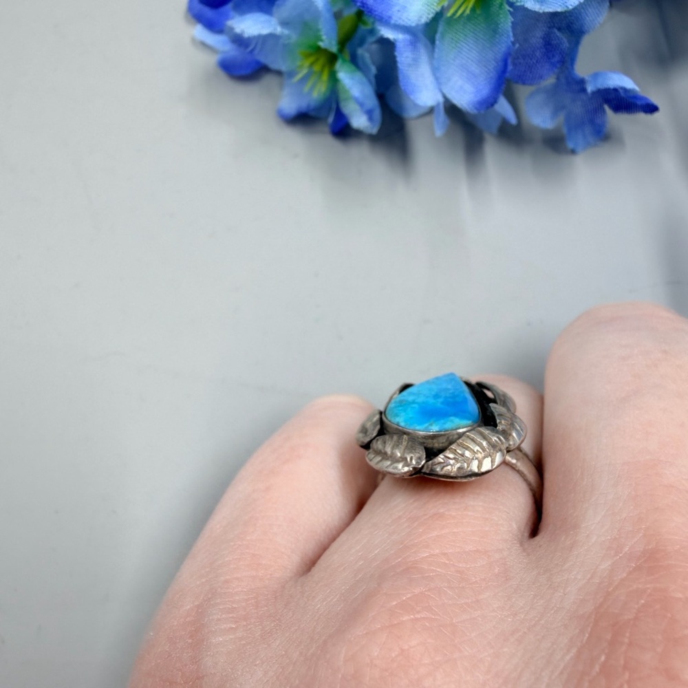 Vintage Navajo Silver and Blue Turquoise Teardrop Ring Size 7 - Picture 3 of 6